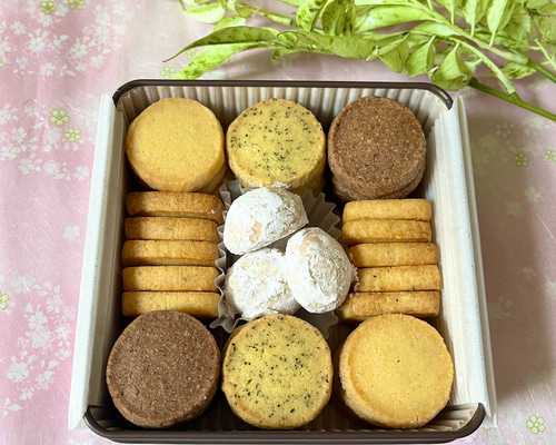 ドッツセット 専用出品　saku○moon＊様 SAKU MOF定番クッキー缶 ORION クッキー サクモフ 通販 15790290