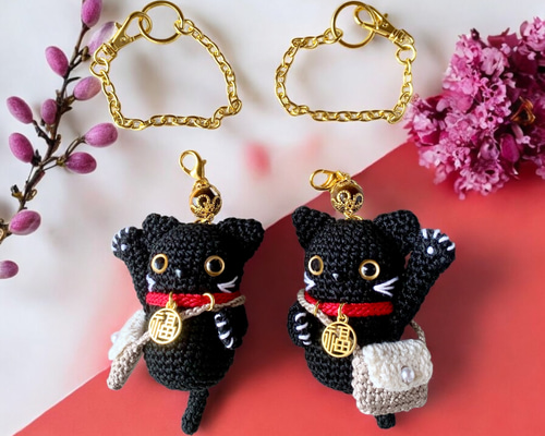 あみぐるみの招き猫【右手】黒猫（キーホルダー/バッグチャーム