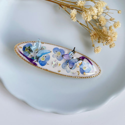 【新作注文製作】母の日プチギフト小さい青い花と蝶々ラッピング付きドライフラワーレジンヘアクリップヘアピン 2枚目の画像
