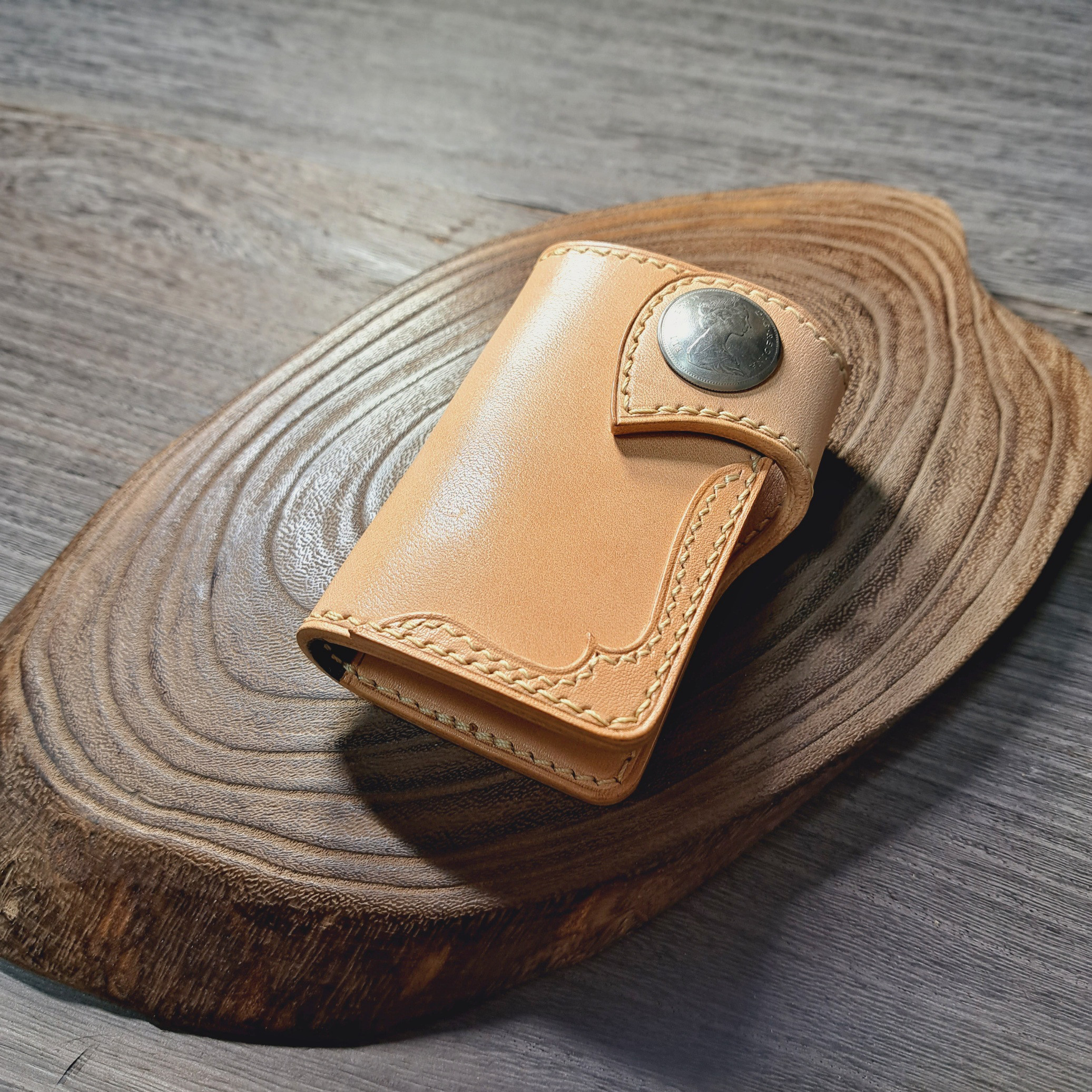 栃木レザーのバイカー風キーケース 生成り ◇本革 免許証など カードも入る キーケース