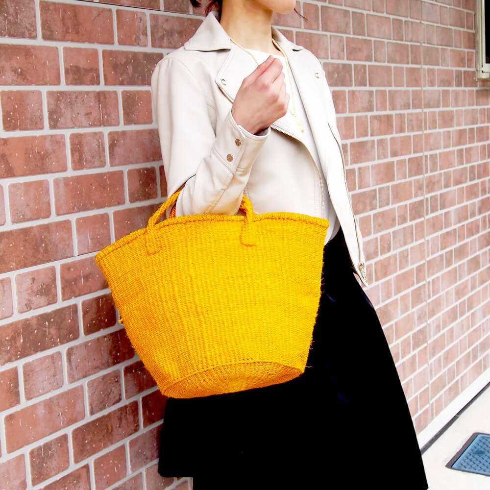 ケニアの手織りかごバッグ｜自然素材のサイザルバッグ。お散歩