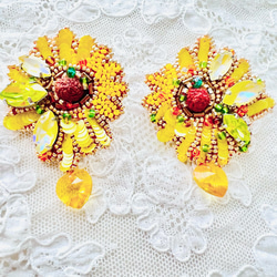 【両耳ピアス】soleil 花うらない　ビーズ刺繍ピアスhappy yellow flower サージカルステンレス金具 6枚目の画像