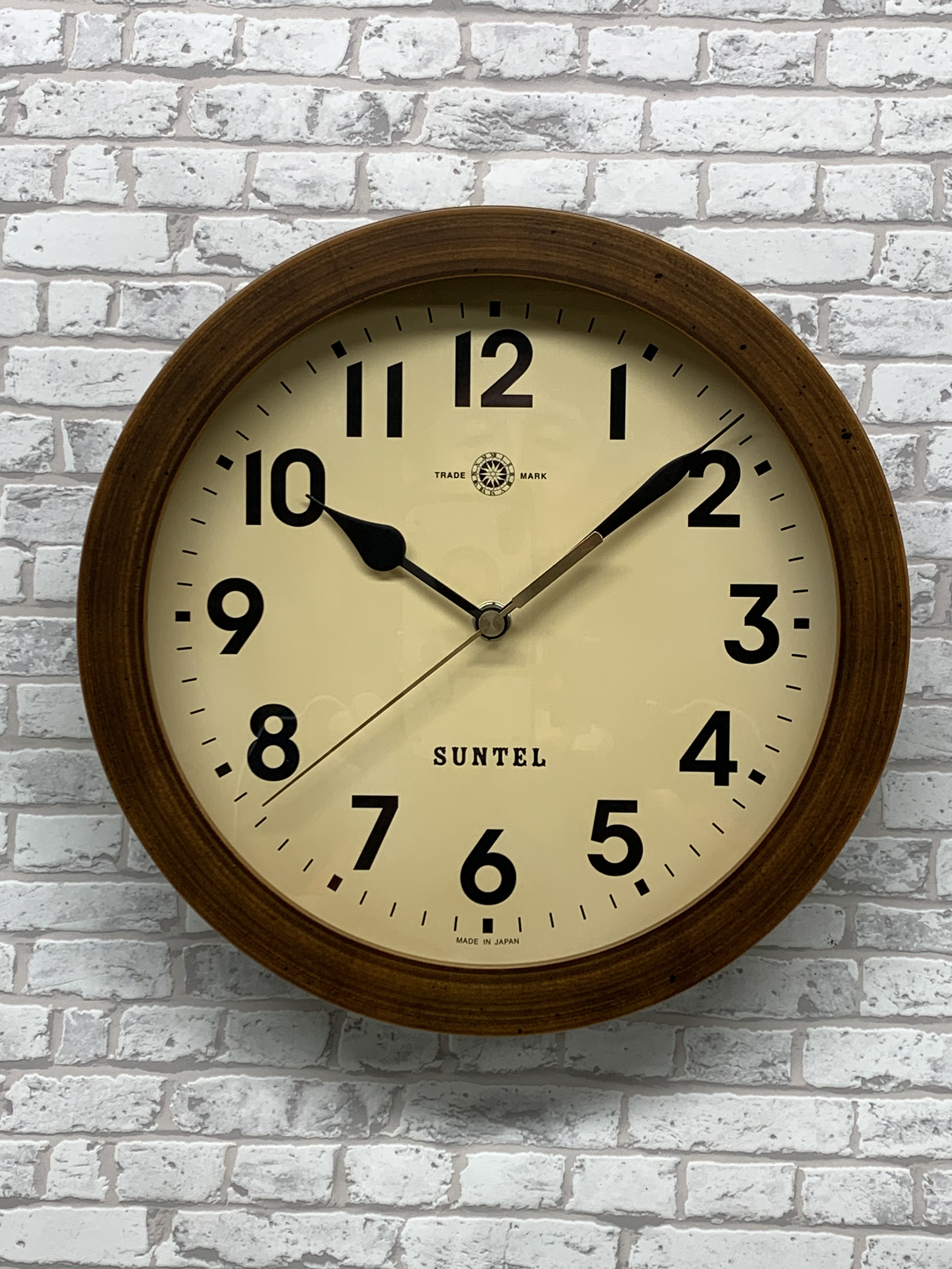 天然木使用　レトロ電波連続秒針掛け時計 SR25　（掛け置き兼用モデル）