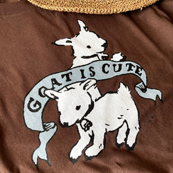 【５末～６月初旬発送】Goat is cute Tシャツ（チョコ）｜子やぎは可愛い〔動物シリーズ〕 7枚目の画像
