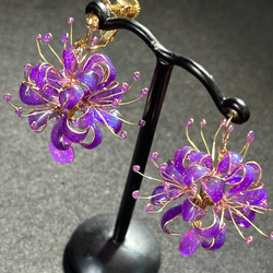 彼岸花の耳飾り（紫）【ピアス・イヤリング】 2枚目の画像