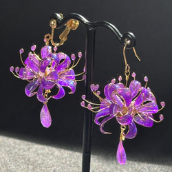 彼岸花の耳飾り（紫）【ピアス・イヤリング】 1枚目の画像