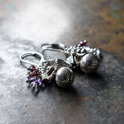Bell and flower、bud Karen 銀質、重石榴石和紫水晶、石英耳環 第2張的照片