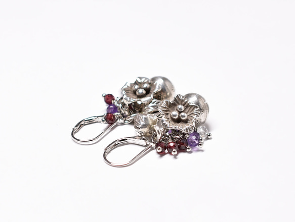 Bell and flower、bud Karen 銀質、重石榴石和紫水晶、石英耳環 第5張的照片