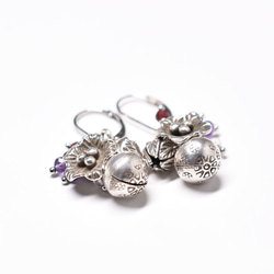 Bell and flower、bud Karen 銀質、重石榴石和紫水晶、石英耳環 第4張的照片