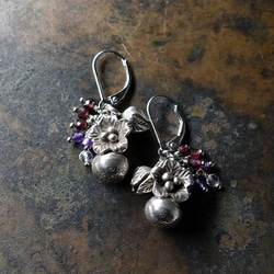 Bell and flower、bud Karen 銀質、重石榴石和紫水晶、石英耳環 第1張的照片