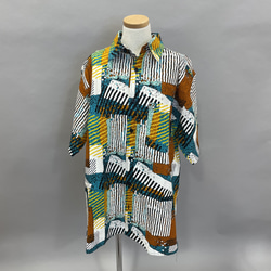 キテンゲシャツ（半袖レギュラーカラー）（ランダムストライプ）★アフリカ布★ 1枚目の画像