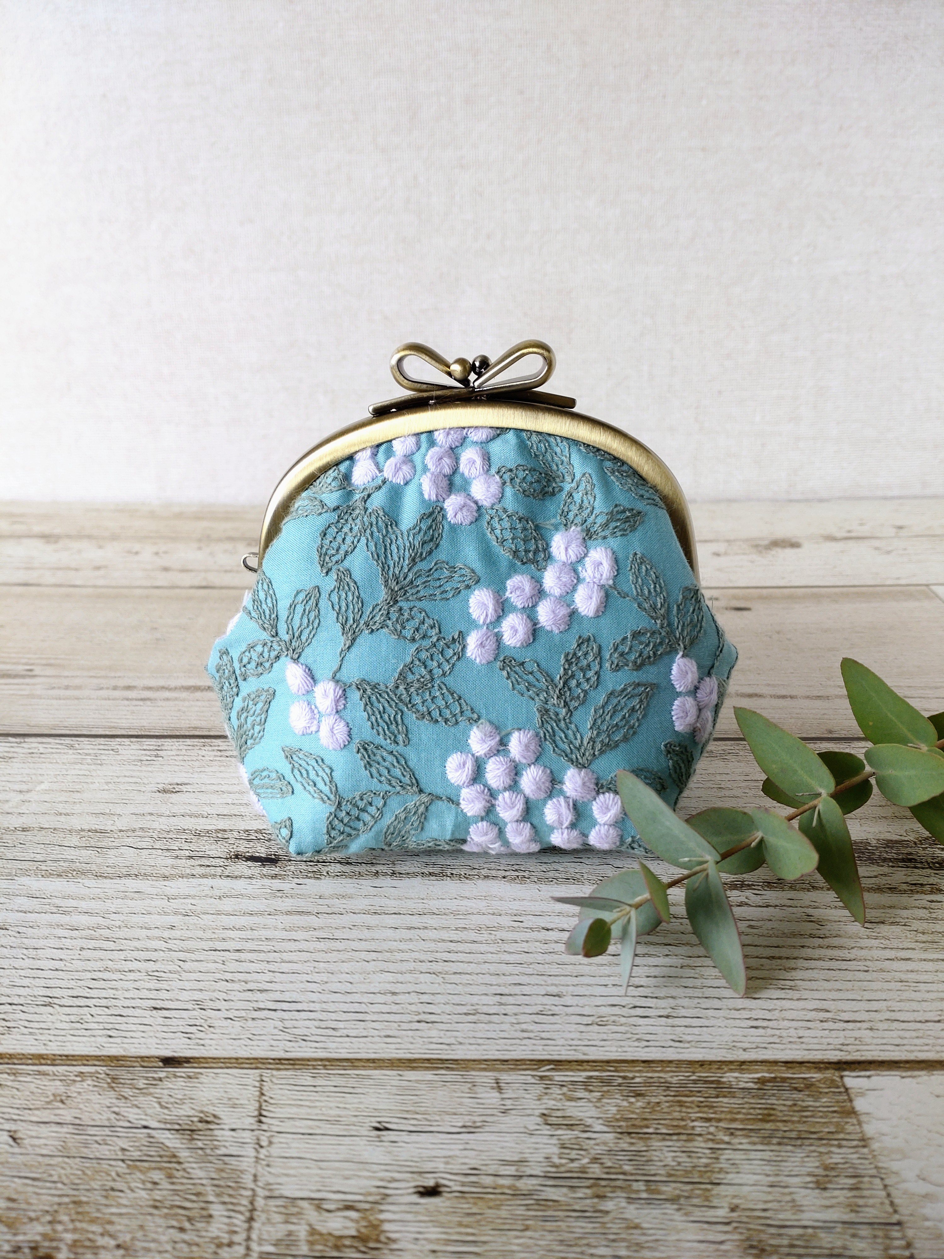【未使用】Michiyo Yokoi 刺繍 がま口ポーチ フルーツ グリーン 未使用】Michiyo Yokoi 刺繍 がま口ポーチ フルーツ グリーン
