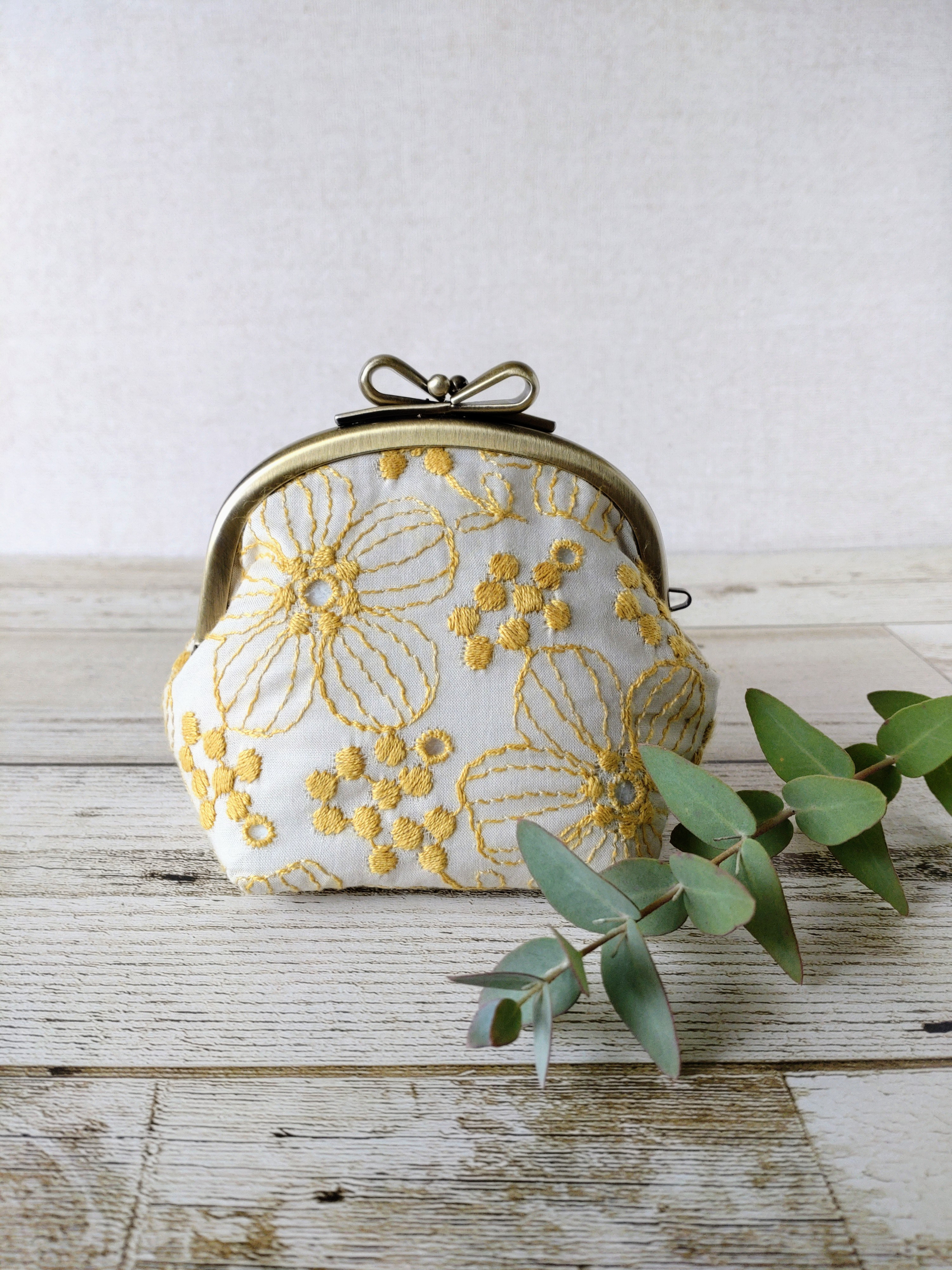 空と花の刺繍がま口ポーチ がま口 あきのかぜ 通販 17867256