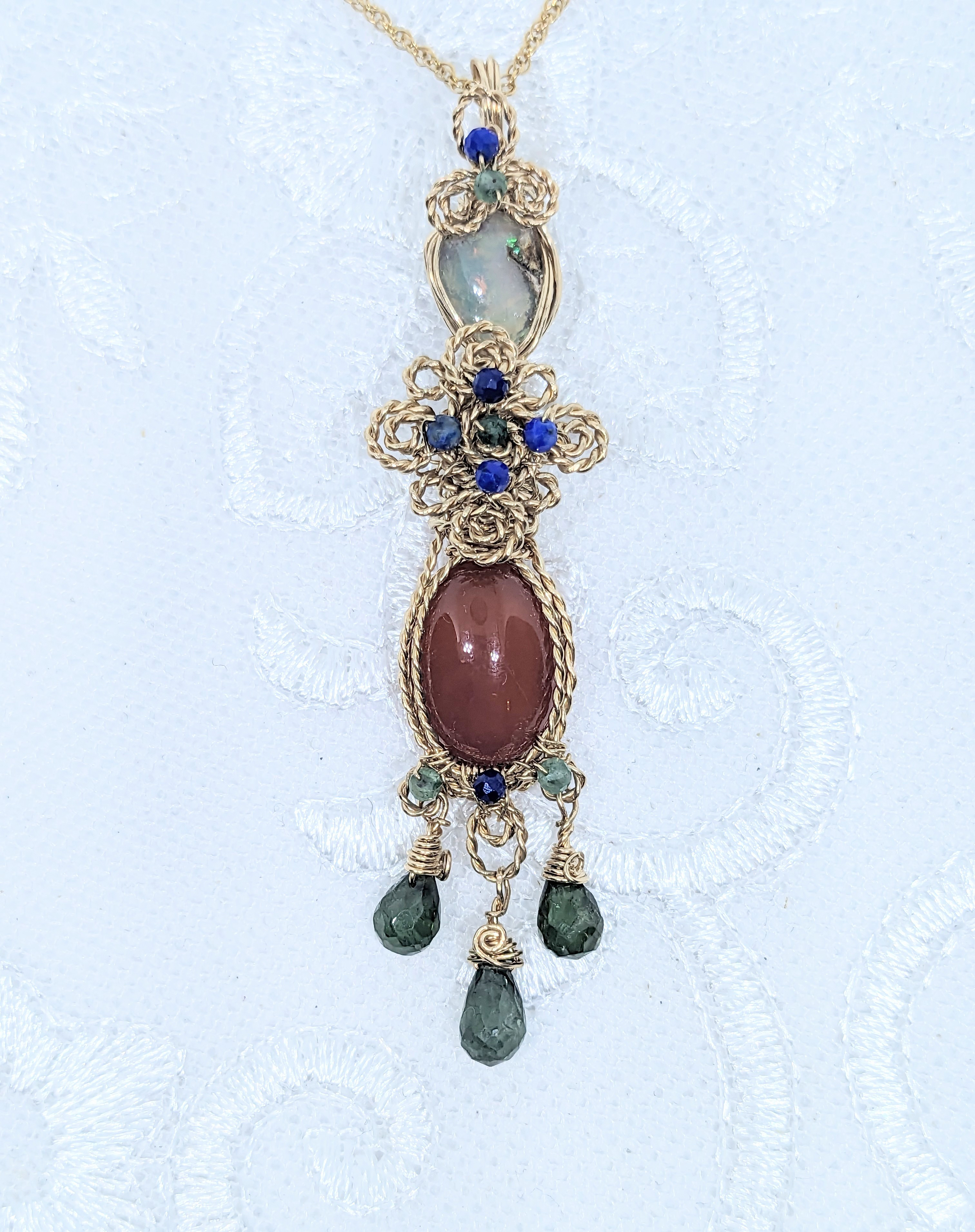 ジャパン オパールの原石とカーネリアンのワイヤーラッピング