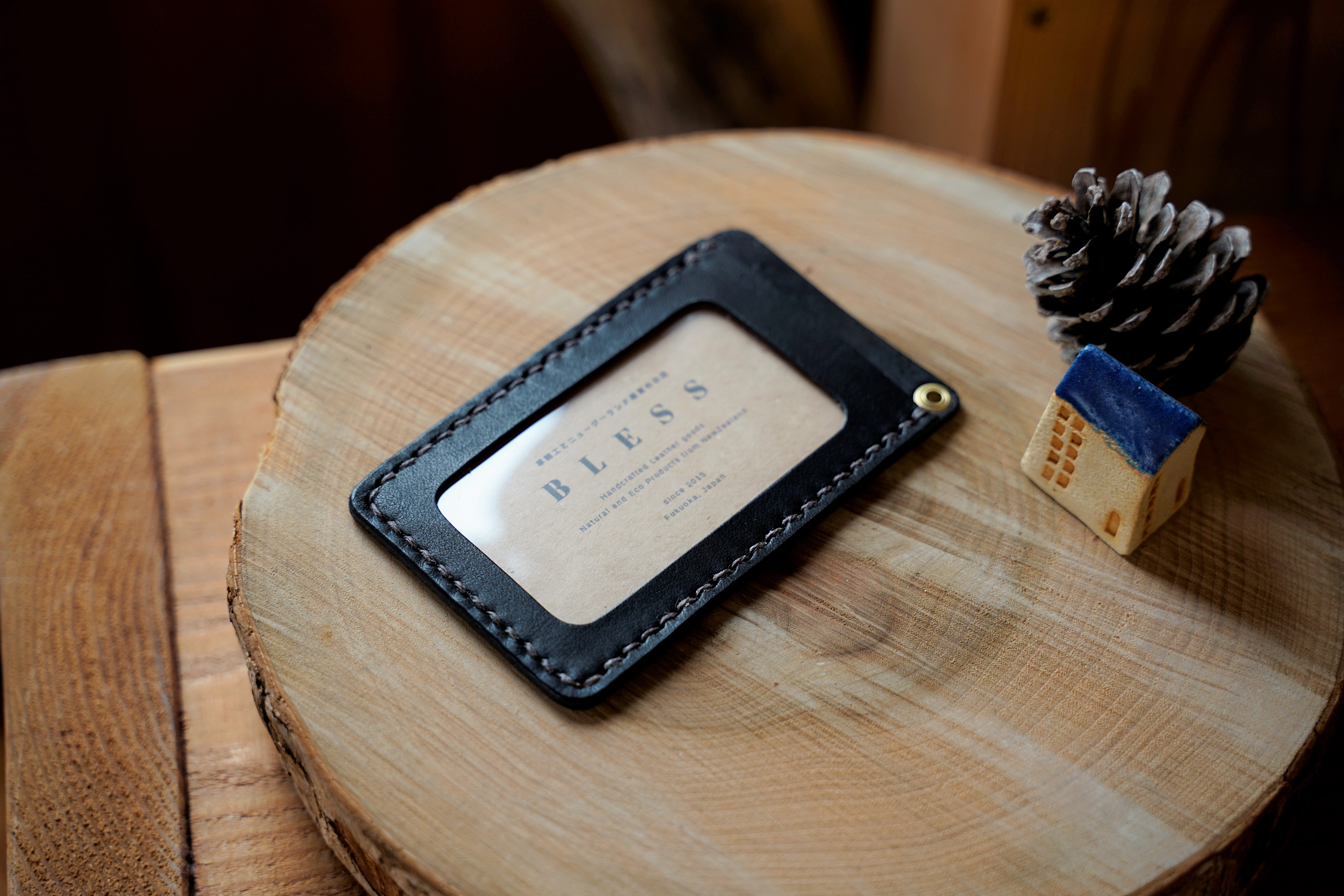 本革 パスケース（ブラック×ダークブラウン）