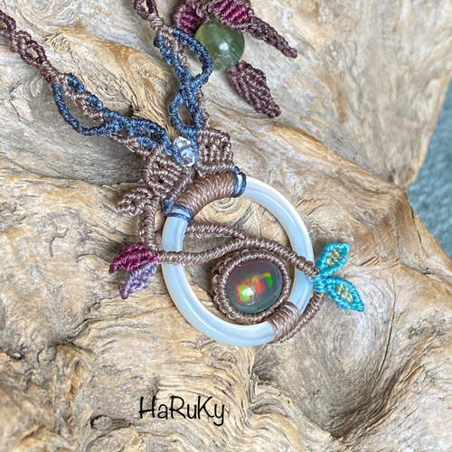 ♢白い光と虹の木の実♢レア・ナチュラルダーク エチオピアオパール