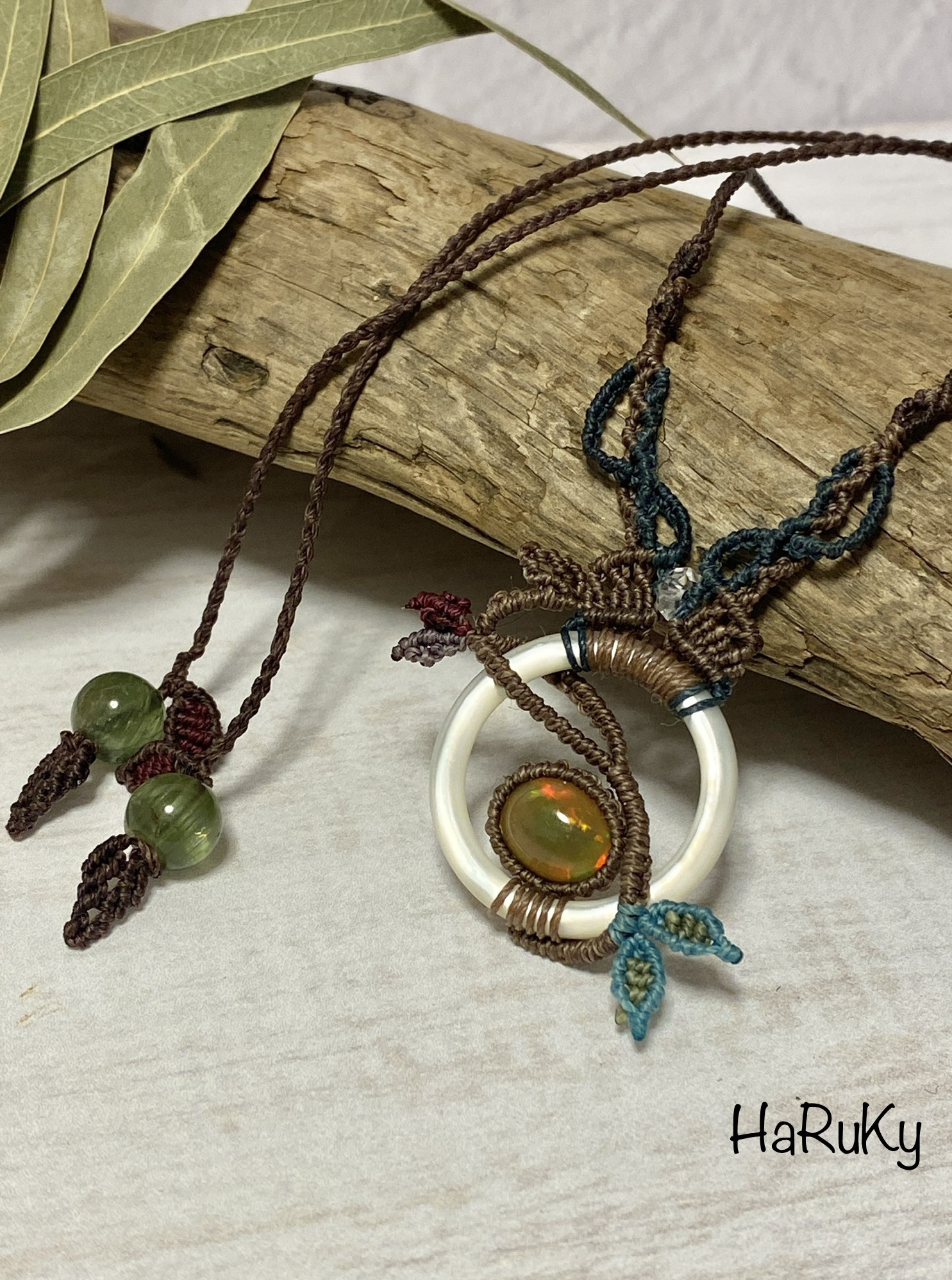 ♢白い光と虹の木の実♢レア・ナチュラルダーク エチオピアオパール ペンダントネックレス 天然石 天然色