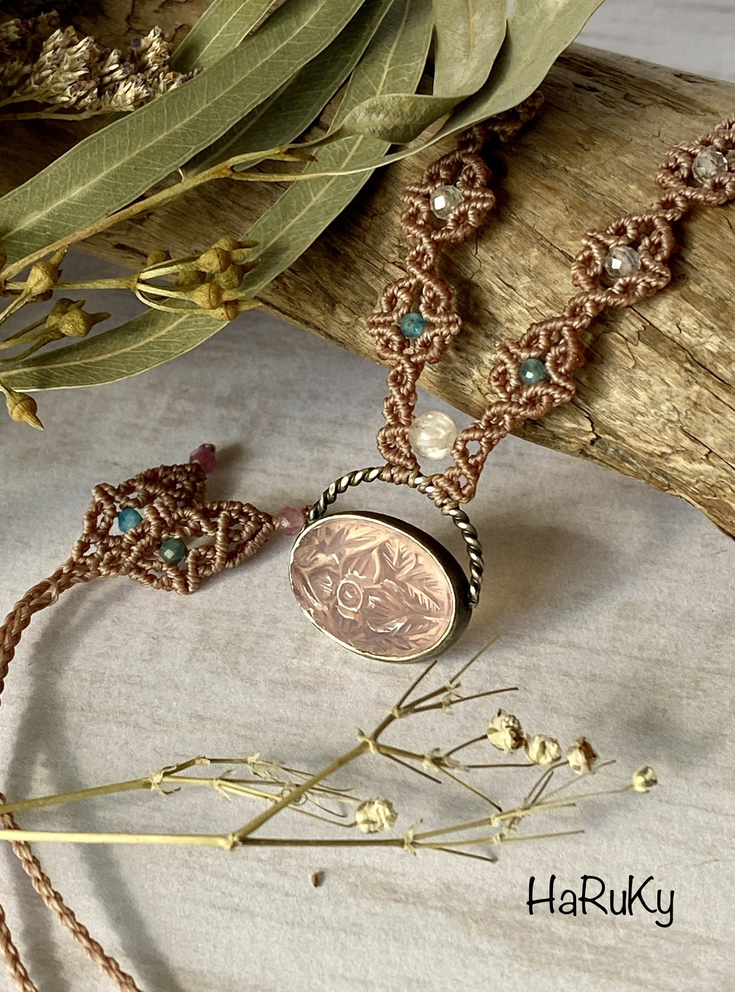 アンティーク風♢ローズクォーツ ムガルカービング シルバーフレームのマクラメネックレス02 天然石