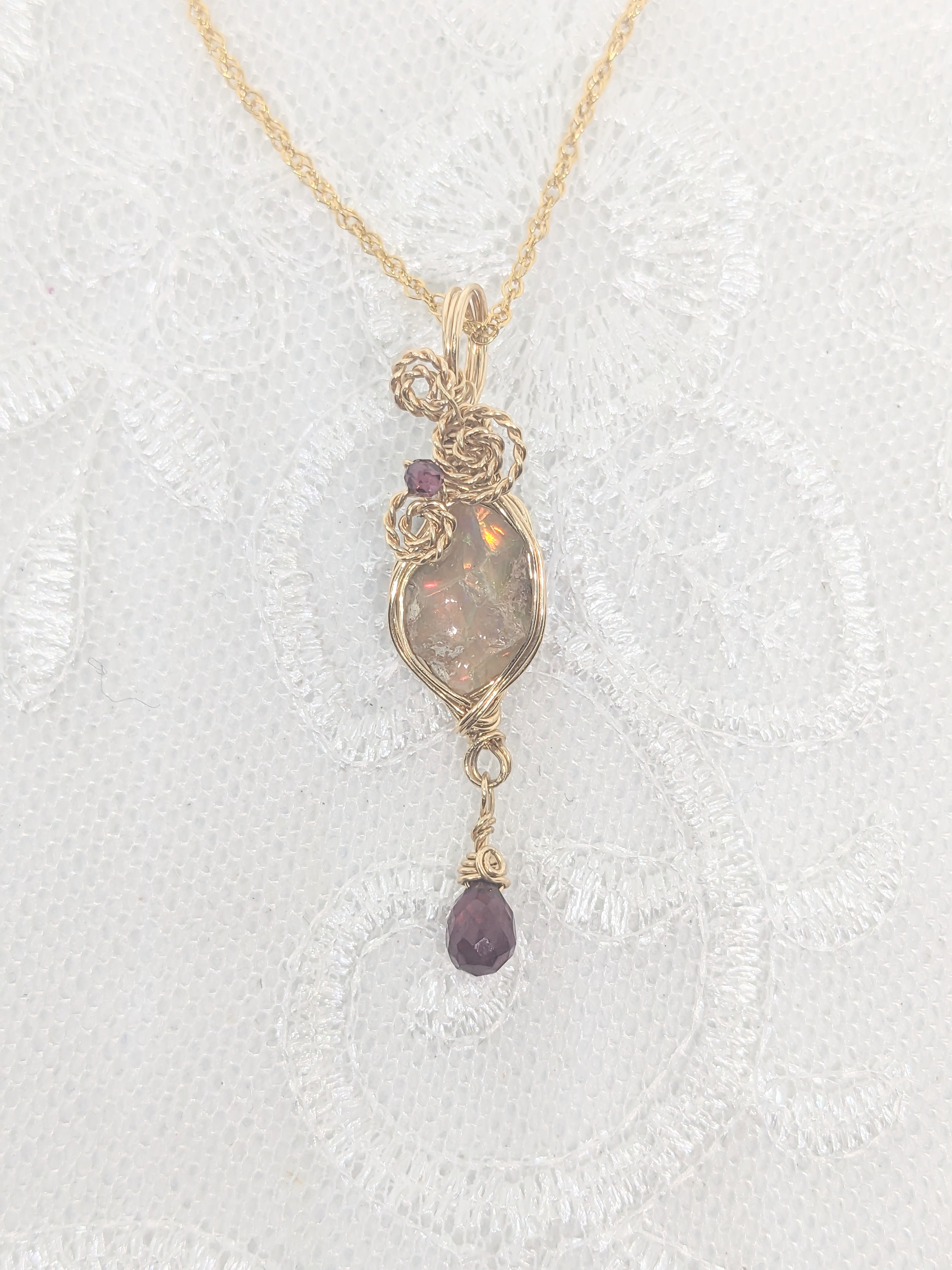 オパール原石のラッピングペンダントトップ