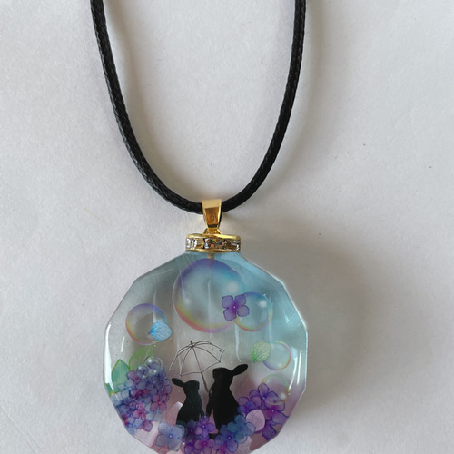 レジン・メモリーオイル/紫陽花と雨の日の親子うさぎのオルゴナイト