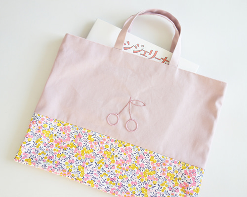 デコレクションズチェリー刺繍フリル付きレッスンバック上履き入れグレーくすみピンク 受注製作 デコレクションズ チェリー フリル 上履き入れ 上靴