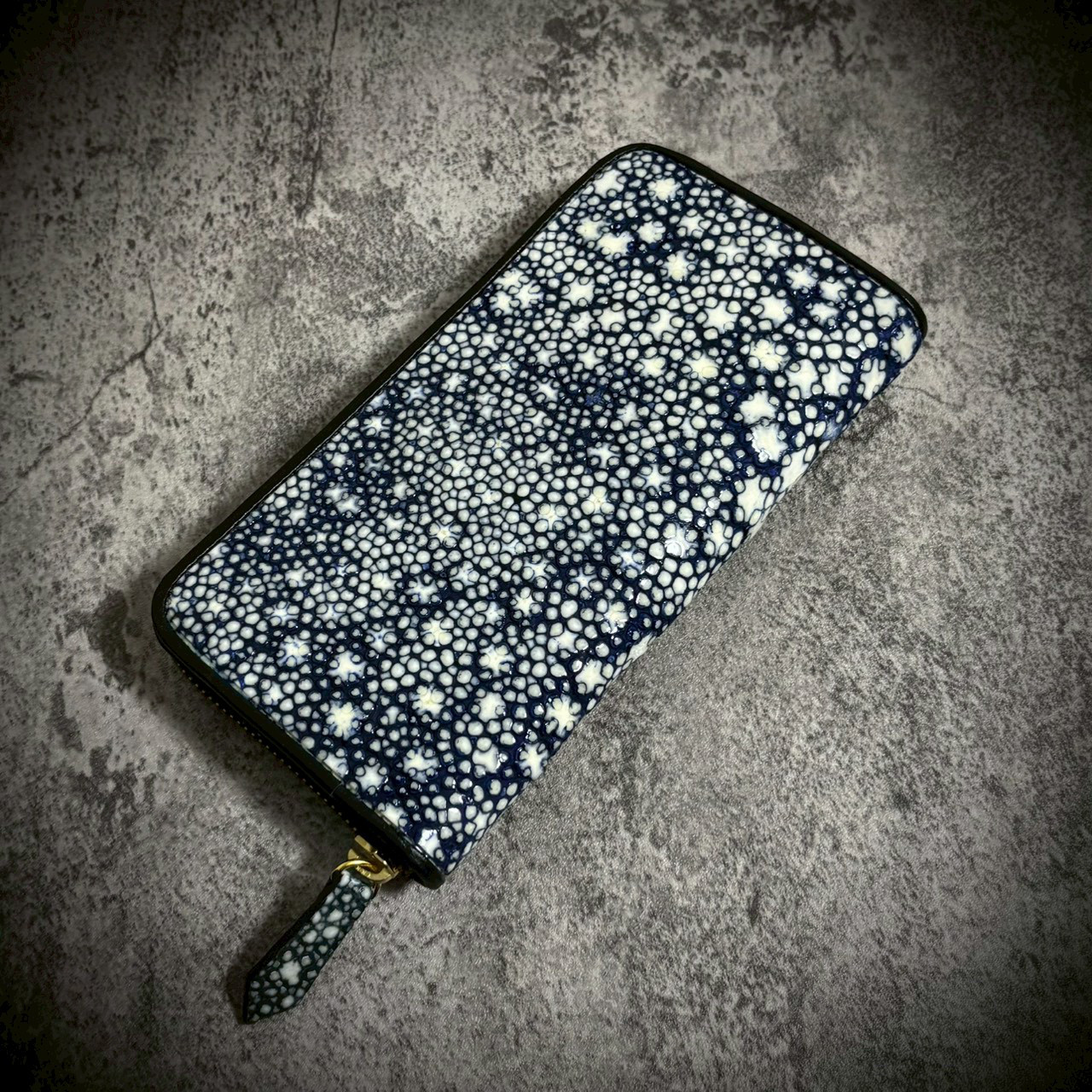 スタースティングレイ 長財布 エイ革 一枚革 ガルーシャ カイラギ スティングレイ カード１５枚 大容量 ネイビー 紺