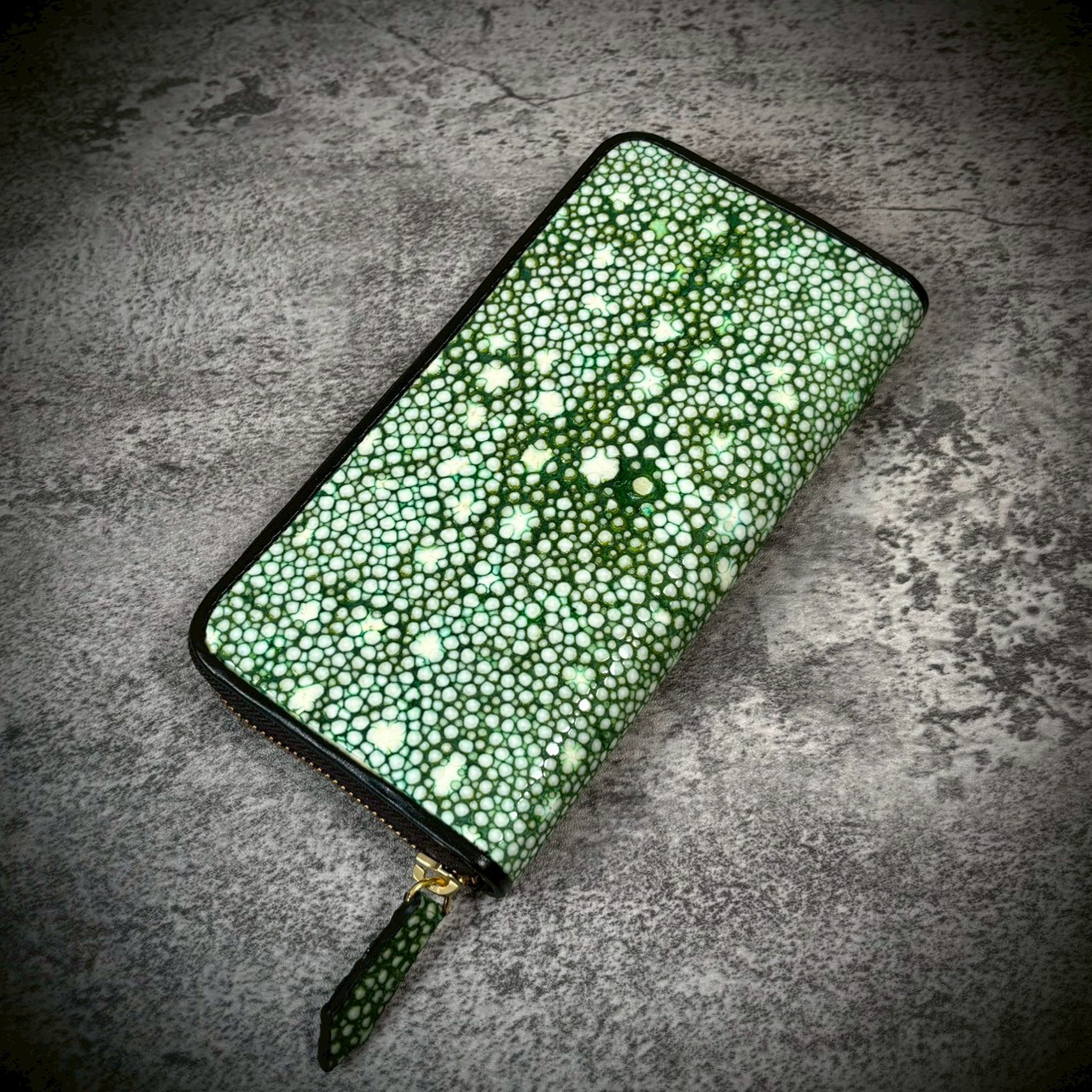スタースティングレイ 長財布 エイ革 一枚革 ガルーシャ カイラギ スティングレイ カード１５枚 大容量 グリーン 緑