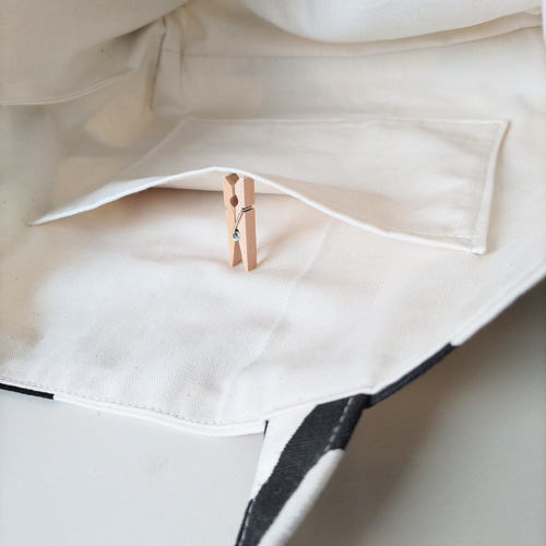 トモタケあんぱん柄のトートバッグ☆外ポケット付き☆ トートバッグ c