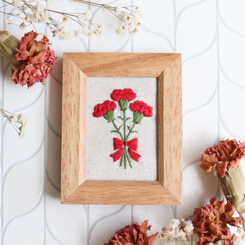 刺繍ミニフレーム＊カーネーションの花束 タペストリー・壁掛け 刺繍