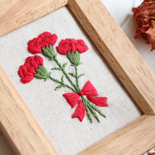 刺繍ミニフレーム＊カーネーションの花束 タペストリー・壁掛け 刺繍