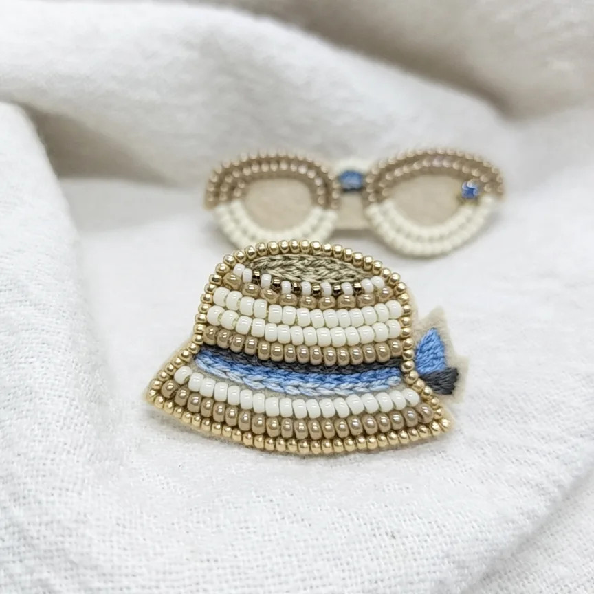 麦わらと眼鏡＊ビーズ刺繍ブローチ【C-2322】 ブローチ pinco