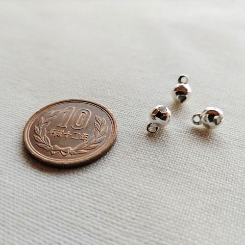 鈴ページ 6mm カン付き 小さな鈴 シルバー50個 M76 ボタン petit-bonheur 通販