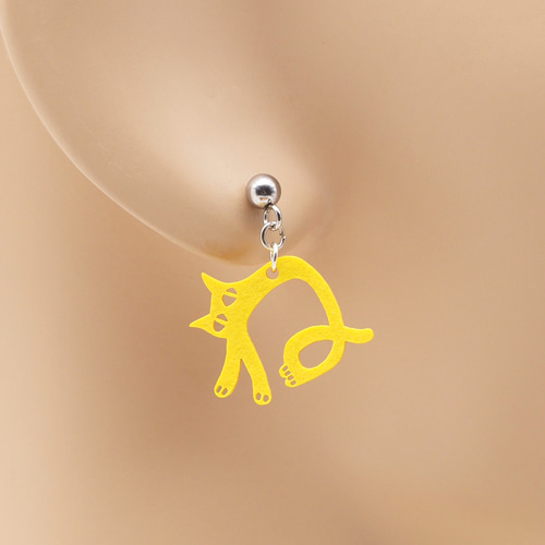 猫の ね Ω 耳もココロも軽やかに Ω ピアス Ω イヤリング ピアス