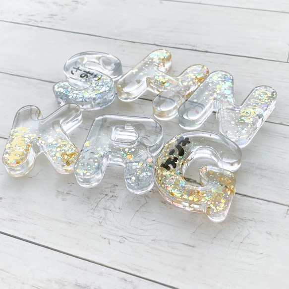 セミオーダー】名入れ☆クリアホロイニシャルキーホルダー ＊かな文字  