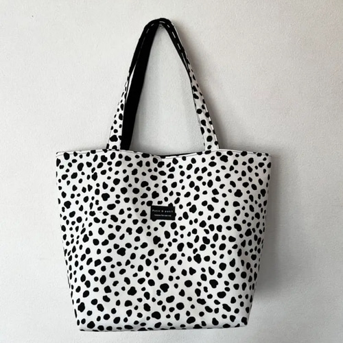 ダルメシアン柄 モノトーン 肩掛けトートバッグ トートバッグ me