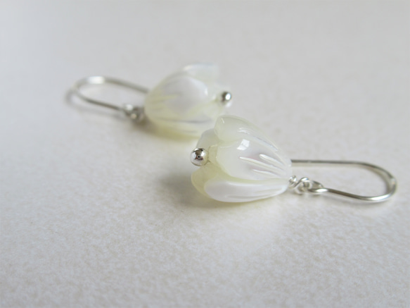 ブラック マザーオブパール マンタレイ カービング 14kgf ピアス