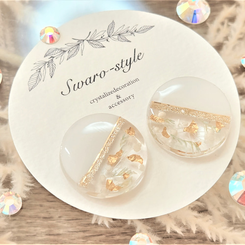 ツートンラウンド型レジンピアス＊ホワイト ピアス（スタッド・一粒） swaro-style 通販 15793938｜Creema(クリーマ)