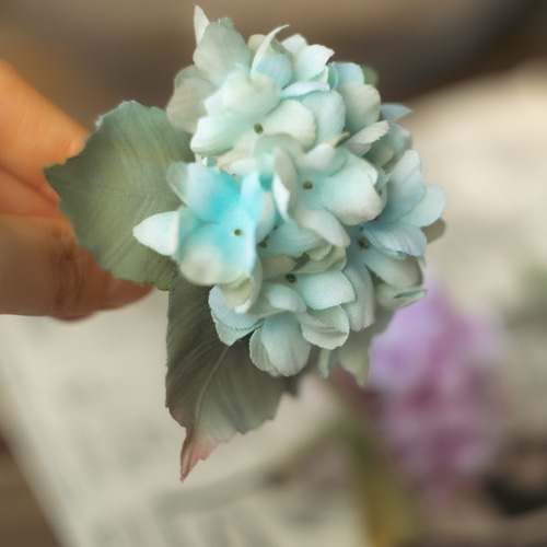 帽子コサージュ　あじさい　染め布花　雨上がりの庭 帽子コサージュあじさい染め布花冬の紫陽花雨上がりの庭