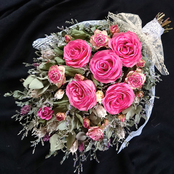 母の日ギフト・『大きめ』ローズレッドの薔薇とミニ薔薇のアンティークでエレガントなブリザーブド・ドライフラワースワッグ 8枚目の画像