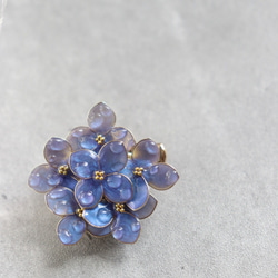 雨上がりの紫陽花ブローチ（ブルー）　 5枚目の画像