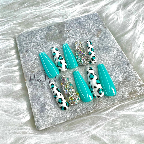 チップ種類、カラー変更可能》ネオンカラーターコイズレオパード