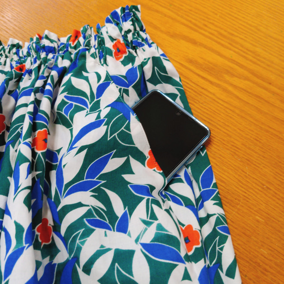 【裾上げ無料】ポケットつき【春夏　お花と葉っぱ柄】ウエストゴムのコットンギャザースカート　 12枚目の画像