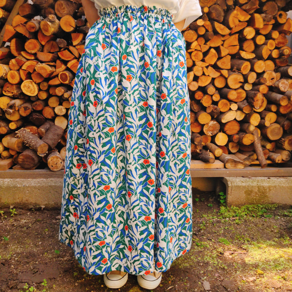 【裾上げ無料】ポケットつき【春夏　お花と葉っぱ柄】ウエストゴムのコットンギャザースカート　 4枚目の画像