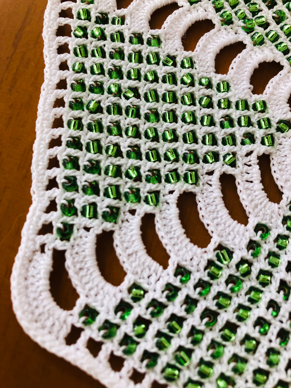 【新作】NOKOのカラフルレース編み 新緑の六角ドイリー（17×15） 8枚目の画像