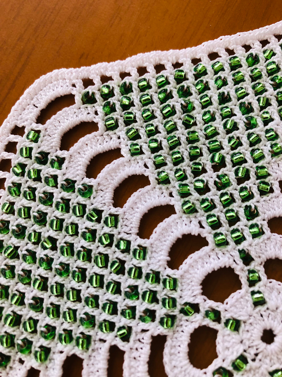 【新作】NOKOのカラフルレース編み 新緑の六角ドイリー（17×15） 10枚目の画像