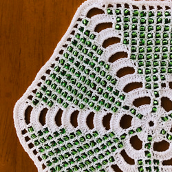 【新作】NOKOのカラフルレース編み 新緑の六角ドイリー（17×15） 9枚目の画像