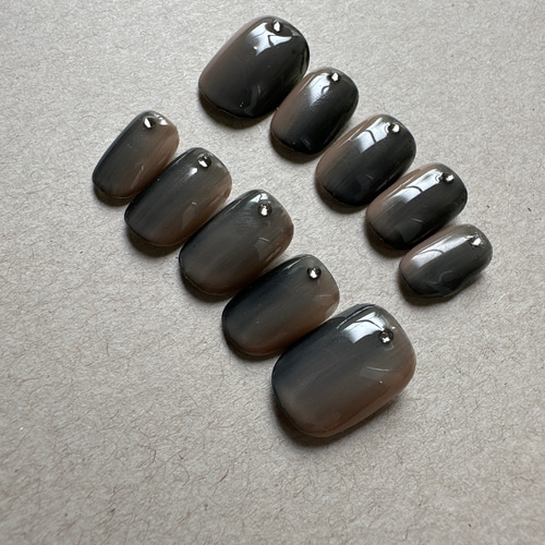 41【シックなネイルチップ】ストーンを使ってキラキラに ネイル
