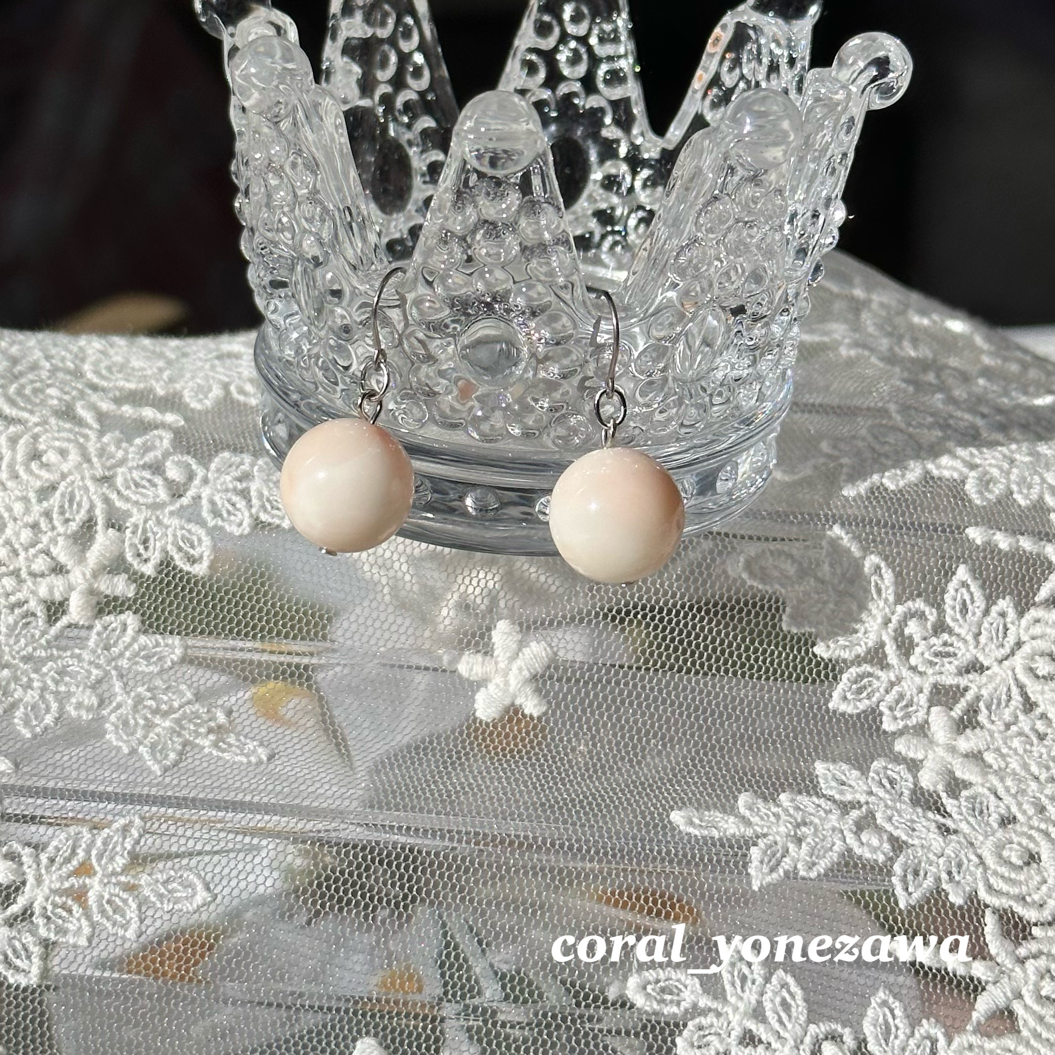 珊瑚玉のピアス　ボリュームの約13㎜　白珊瑚・ポストチタン　優しい薄ピンク色　R50421Y5