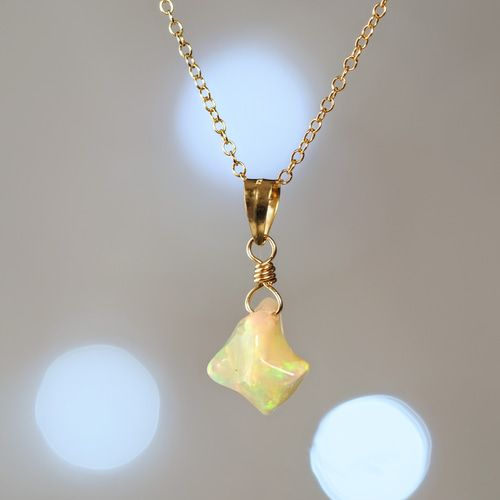 高品質 エチオピアオパール ネックレス 輝きが綺麗 ペンダント