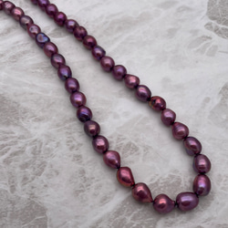 半連20cm バロック 淡水パール 変形 本真珠 8~11mm*8~9mm パープル系 ワインレッド系 2枚目の画像